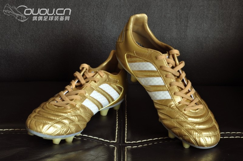 法兰西边路老将无缘世界杯最后一战,赛后海边度假家人陪同散心,外加无聊自拍pathiqe X top series留念。