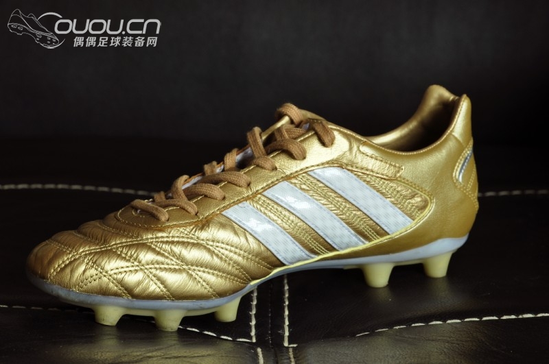 法兰西边路老将无缘世界杯最后一战,赛后海边度假家人陪同散心,外加无聊自拍pathiqe X top series留念。