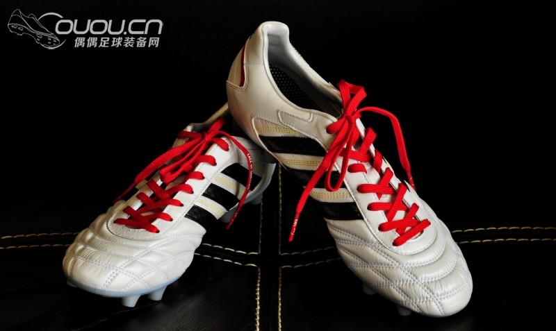 法兰西边路老将无缘世界杯最后一战,赛后海边度假家人陪同散心,外加无聊自拍pathiqe X top series留念。