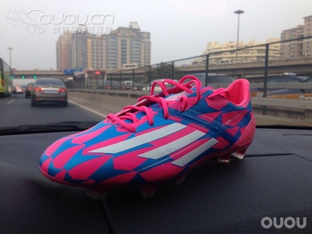 adidas F50 adizero FG – 欧冠粉蓝 骚到爆!!!