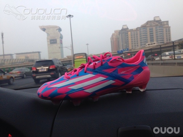 adidas F50 adizero FG – 欧冠粉蓝 骚到爆!!!