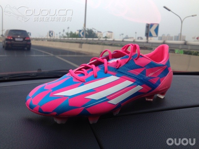 adidas F50 adizero FG – 欧冠粉蓝 骚到爆!!!