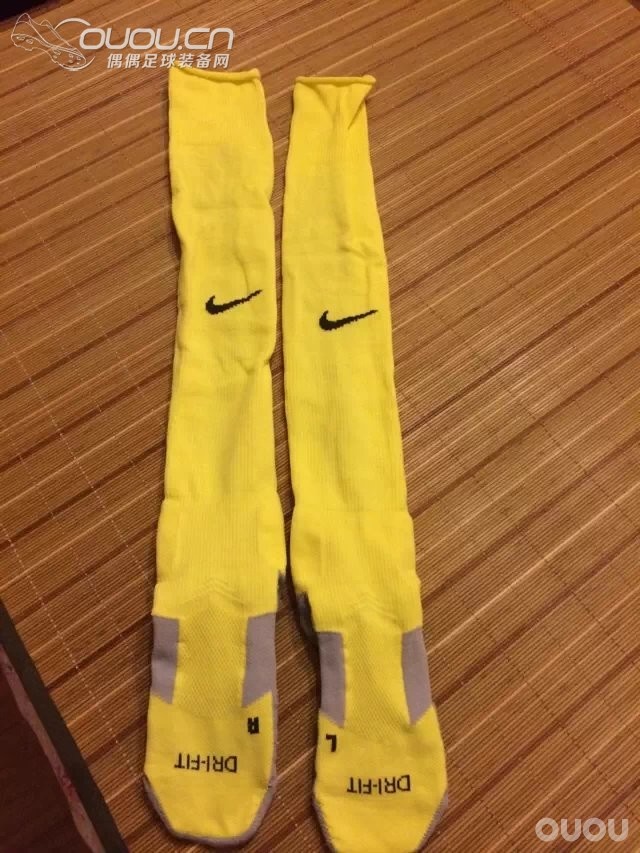 刚入手红色袋鼠皮顶级AG 传奇4