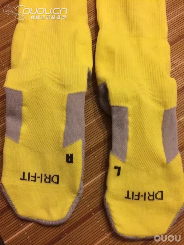 刚入手红色袋鼠皮顶级AG 传奇4