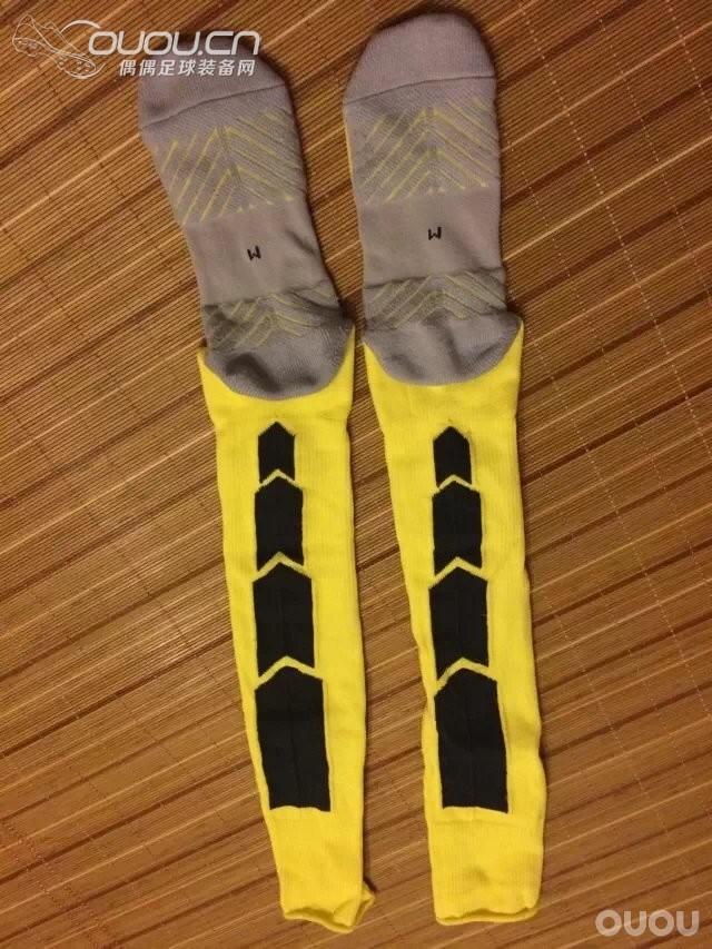 刚入手红色袋鼠皮顶级AG 传奇4