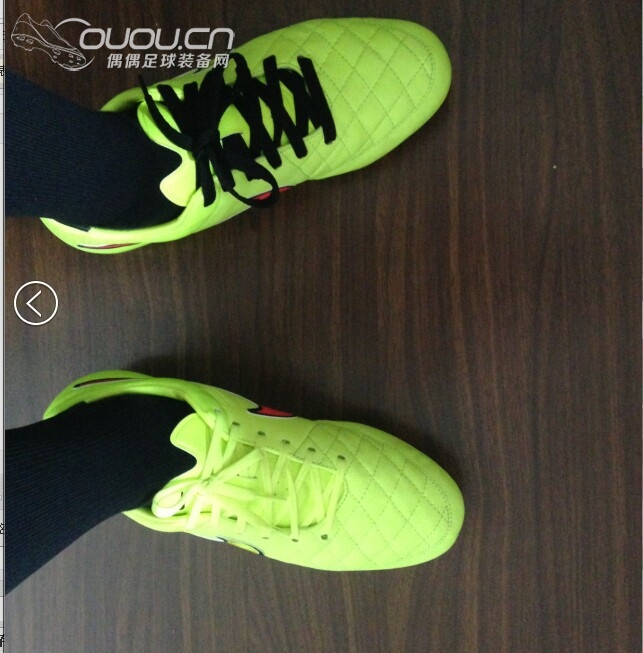 求见正不正 我屠脚吗 觉得全亮色太单调就换了个黑鞋带 好看不