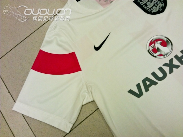 不知是否首发~2014英格兰世界杯出场热身短袖 球员版~