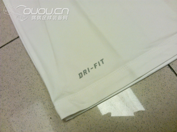 不知是否首发~2014英格兰世界杯出场热身短袖 球员版~