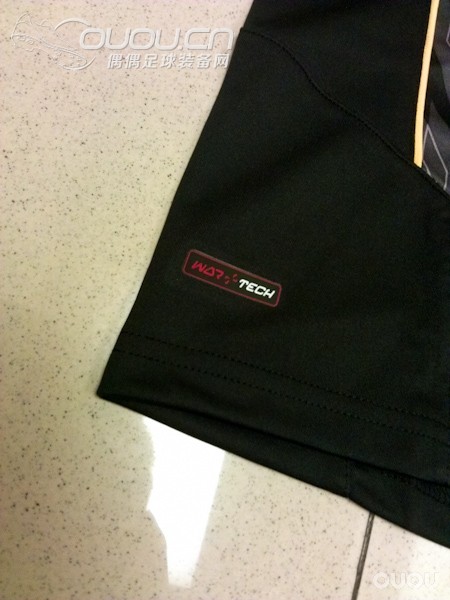 不知是否首发!13-14赛季 利物浦 勇士训练短袖