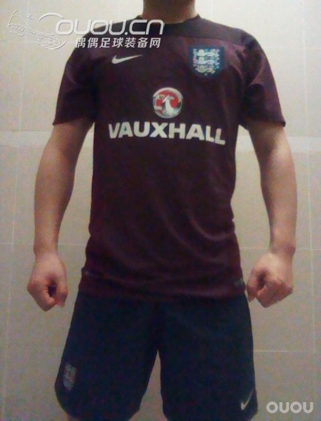 上身照来两张!哈哈~2014世界杯英格兰球员版训练服小试!