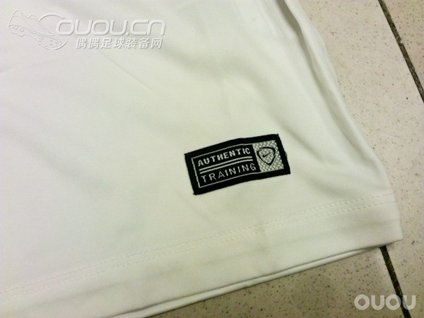 不知是否首发~2014英格兰世界杯出场热身短袖 球员版~