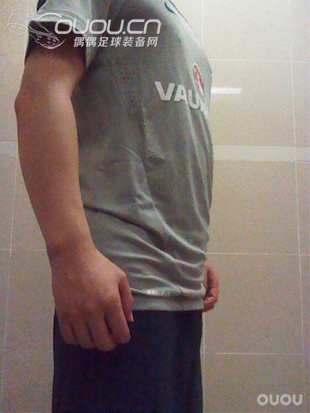 上身照来两张!哈哈~2014世界杯英格兰球员版训练服小试!