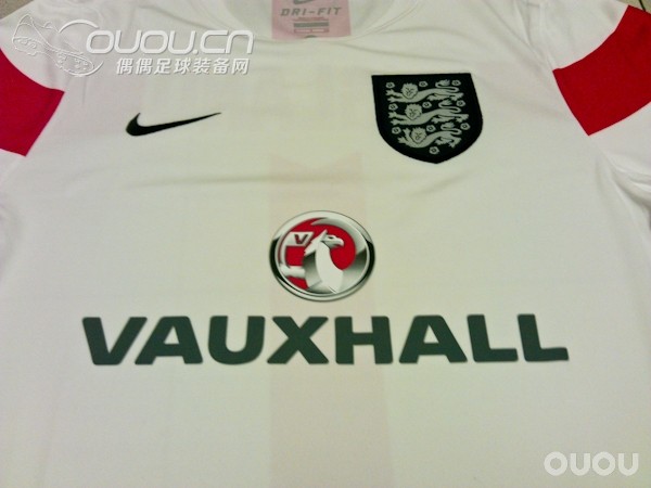 不知是否首发~2014英格兰世界杯出场热身短袖 球员版~
