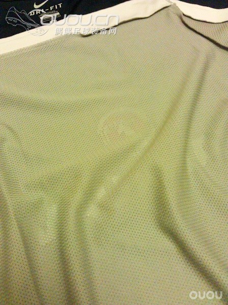 上身照来两张!哈哈~2014世界杯英格兰球员版训练服小试!