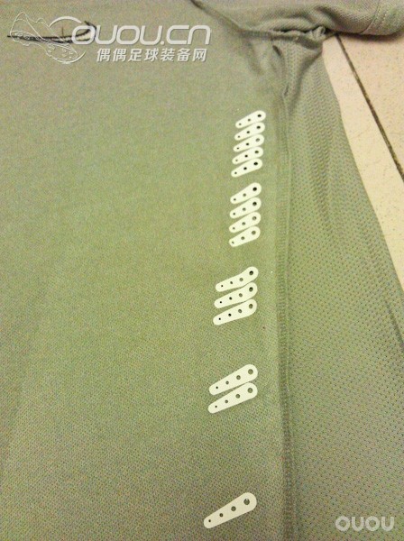 上身照来两张!哈哈~2014世界杯英格兰球员版训练服小试!