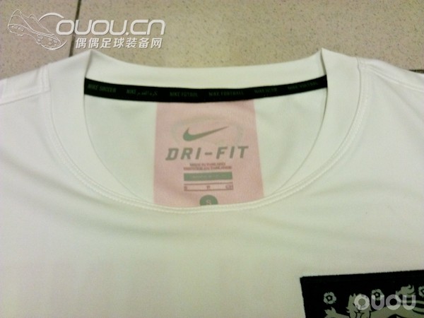 不知是否首发~2014英格兰世界杯出场热身短袖 球员版~