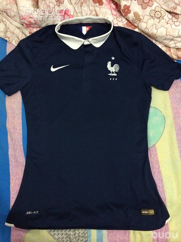 哎~本来就买了鞋可惜手贱又多收了件衣服~法国球员版~
