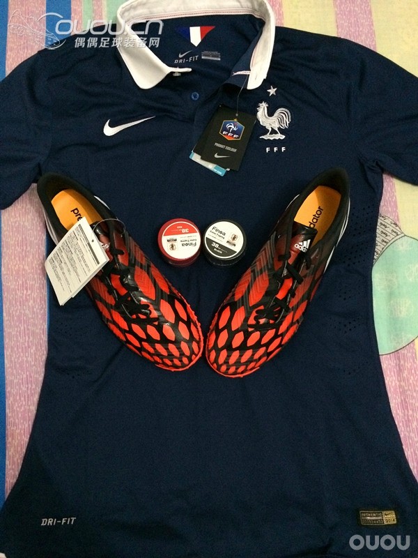 哎~本来就买了鞋可惜手贱又多收了件衣服~法国球员版~
