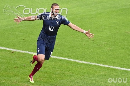 哎~本来就买了鞋可惜手贱又多收了件衣服~法国球员版~