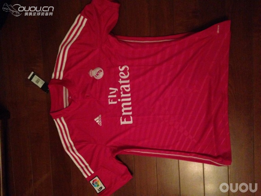 皇马 14-15 客场 粉色 不知是否首发