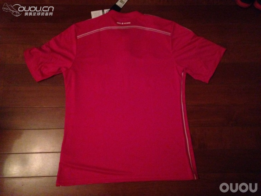 皇马 14-15 客场 粉色 不知是否首发