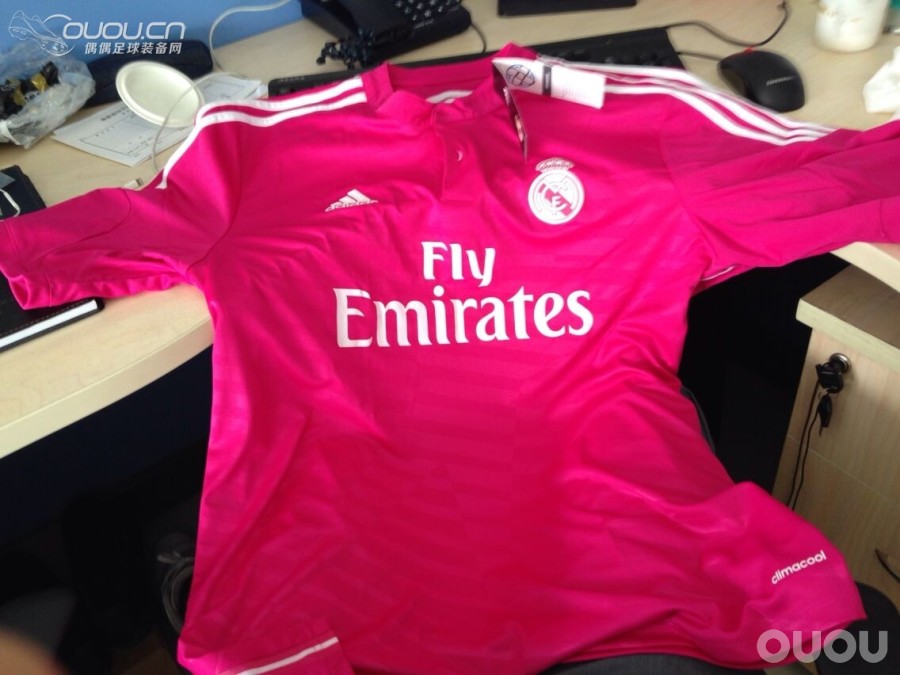 皇马 14-15 客场 粉色 不知是否首发