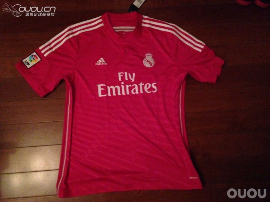 皇马 14-15 客场 粉色 不知是否首发