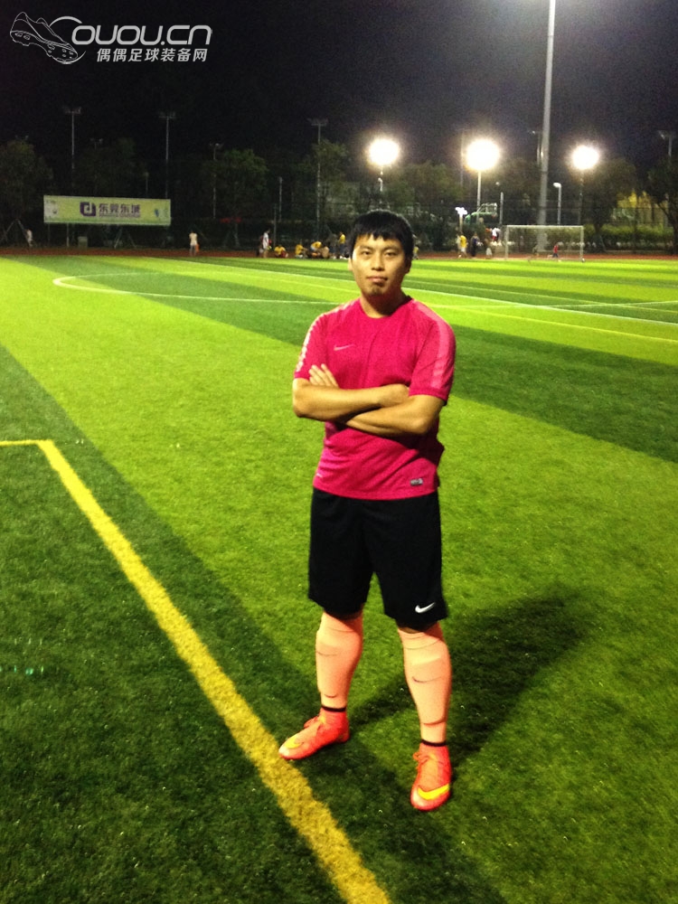 穿上袜子去踢球—-Superfly IV AG