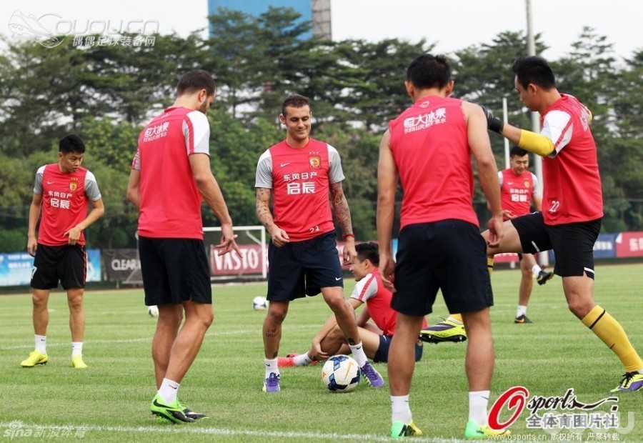 迪亚曼蒂在训练中穿回PUMA!