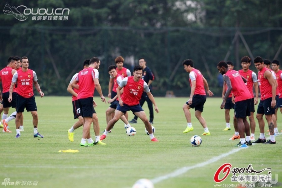 迪亚曼蒂在训练中穿回PUMA!