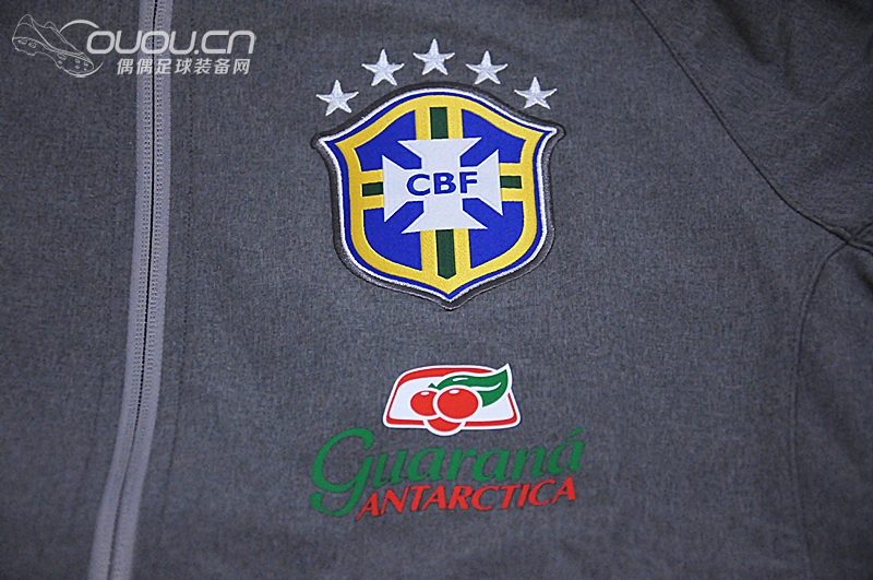 终于入手了这个巴西夹克了啊~~嘎嘎嘎~