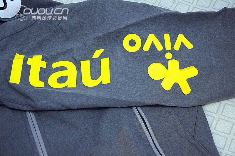 终于入手了这个巴西夹克了啊~~嘎嘎嘎~