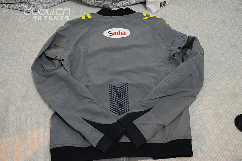 终于入手了这个巴西夹克了啊~~嘎嘎嘎~