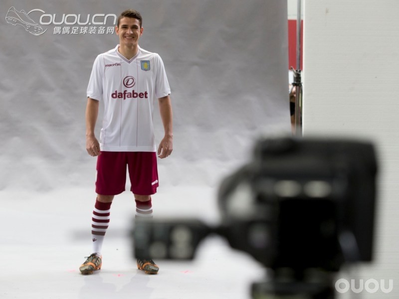 阿斯顿维拉2014-15赛季客场球衣