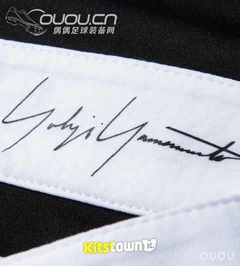 皇家马德里2014~2015赛季第二客场队服正式发布!