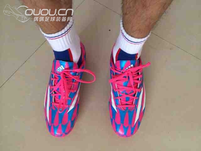 请大家帮忙看下这双鞋是不是正品