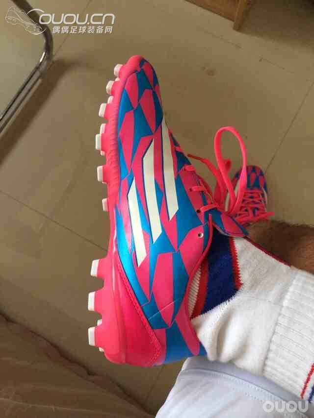 请大家帮忙看下这双鞋是不是正品