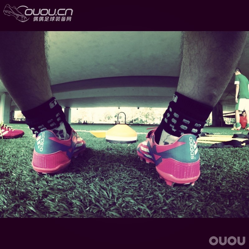 一分钟快感  F50 adizero 顶级AG欧冠配色鉴赏 ..顺带F10低端AG对比 我为自己代言 更新三张落场照