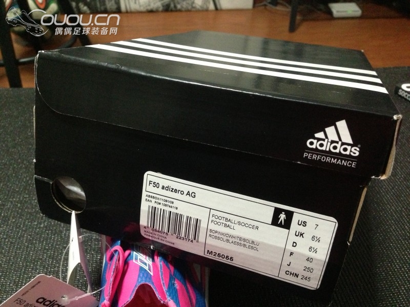 一分钟快感  F50 adizero 顶级AG欧冠配色鉴赏 ..顺带F10低端AG对比 我为自己代言 更新三张落场照