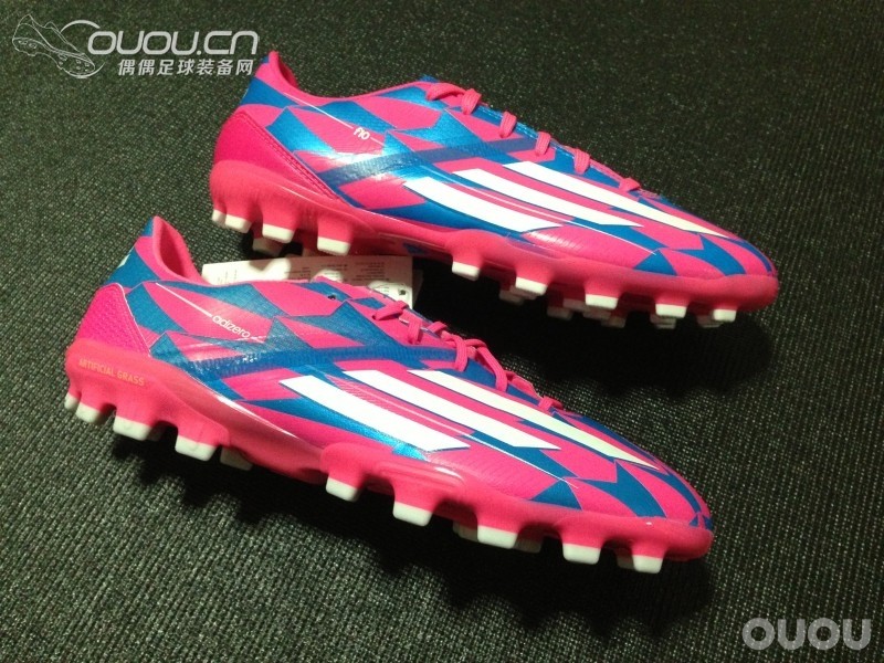 一分钟快感  F50 adizero 顶级AG欧冠配色鉴赏 ..顺带F10低端AG对比 我为自己代言 更新三张落场照