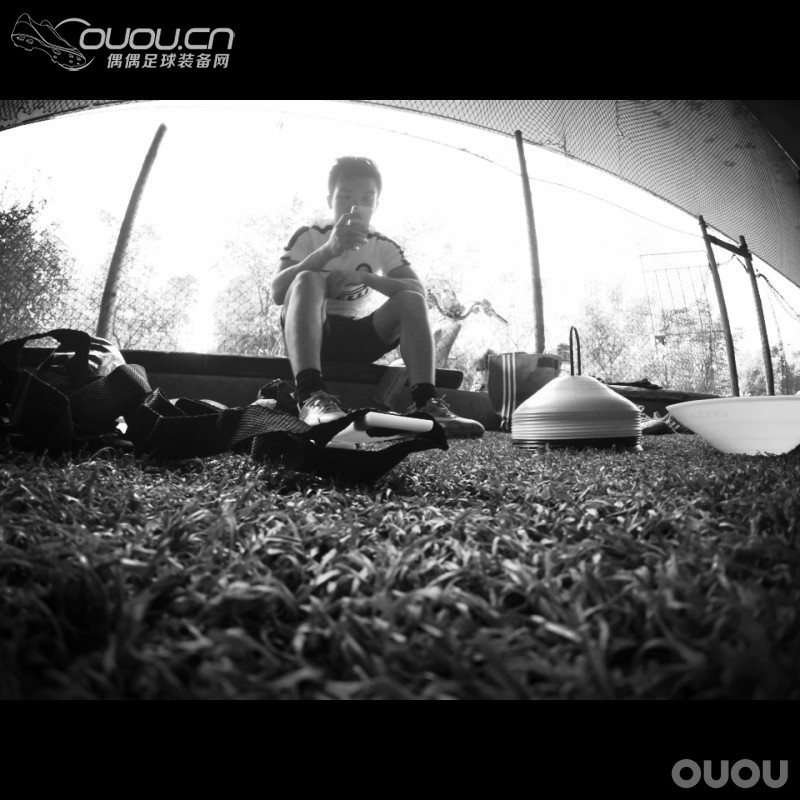 一分钟快感  F50 adizero 顶级AG欧冠配色鉴赏 ..顺带F10低端AG对比 我为自己代言 更新三张落场照