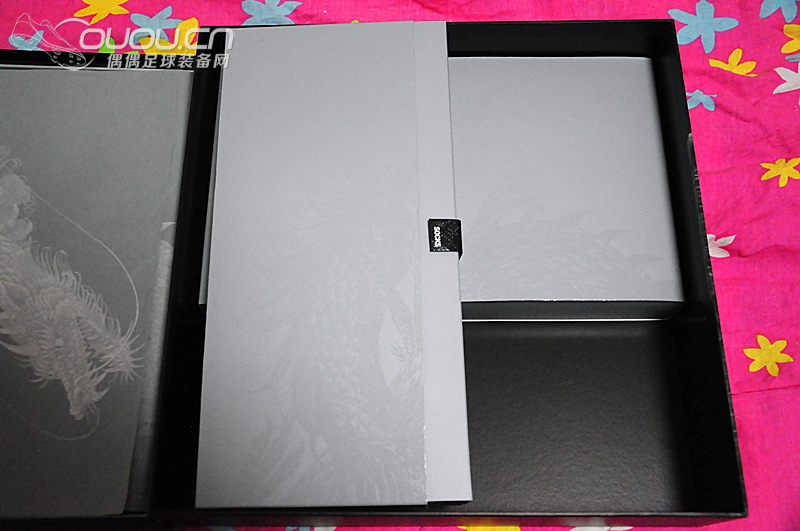 大家随便看看,最近还算比较火的球衣~皇家马德里黑客