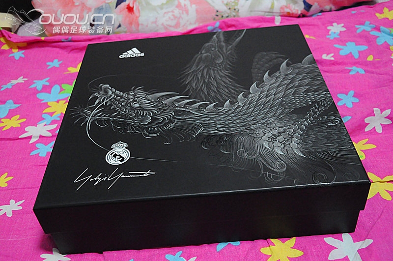 大家随便看看,最近还算比较火的球衣~皇家马德里黑客