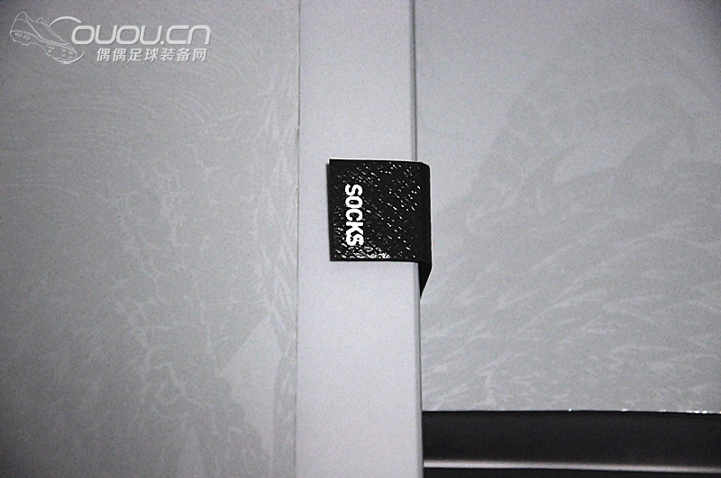 大家随便看看,最近还算比较火的球衣~皇家马德里黑客