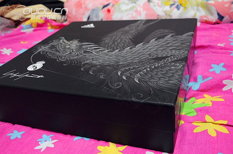 大家随便看看,最近还算比较火的球衣~皇家马德里黑客