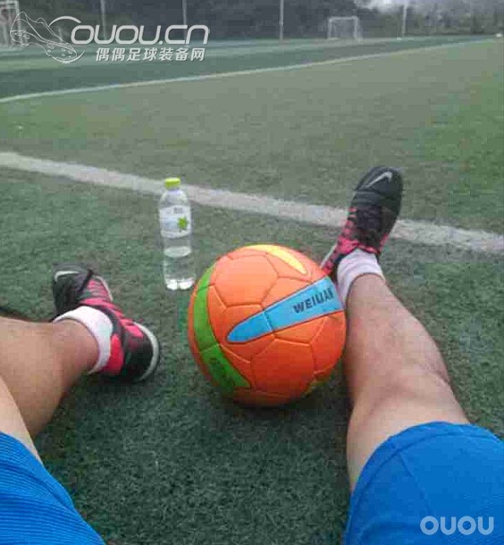 那一抹惹眼的骚橙——威廉足球测评记