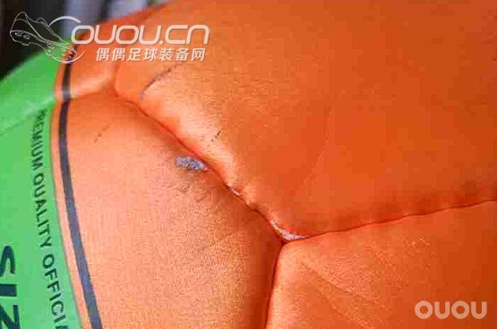 那一抹惹眼的骚橙——威廉足球测评记