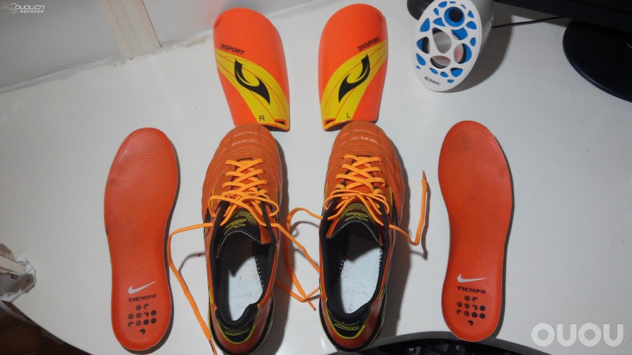 自换了鞋垫跟鞋带,感觉不错,谢谢提供过帮助的偶友们。