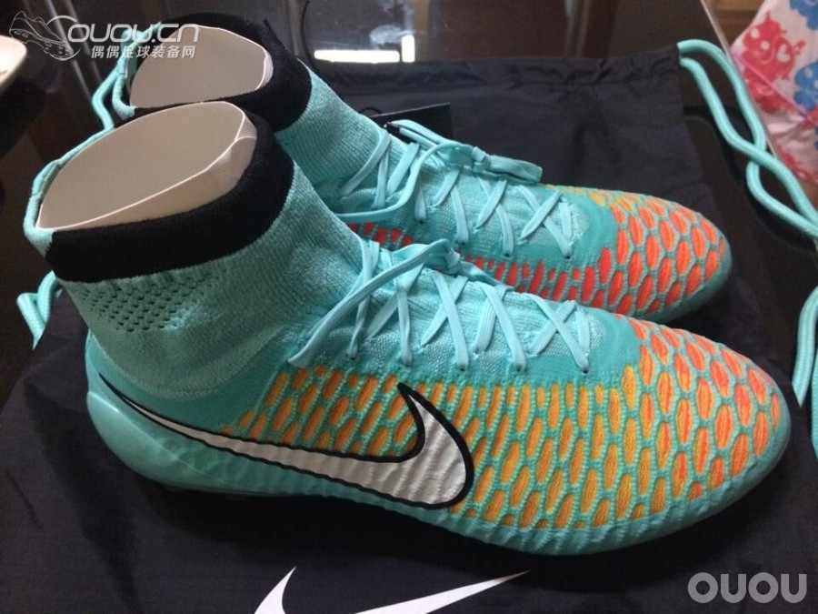 等了一个月不到点,终于入手了,小晒一下拉个仇恨啥的!