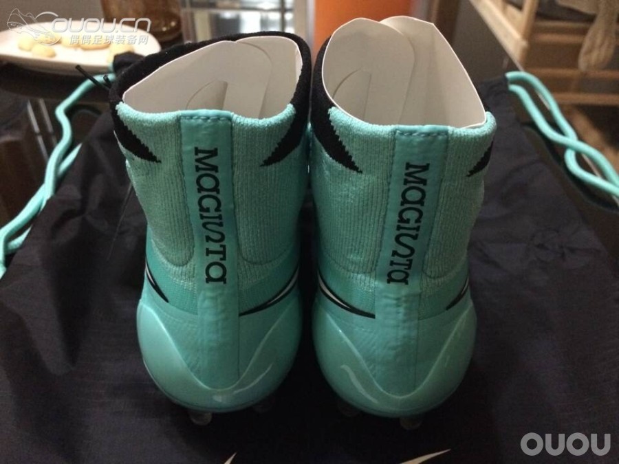 等了一个月不到点,终于入手了,小晒一下拉个仇恨啥的!